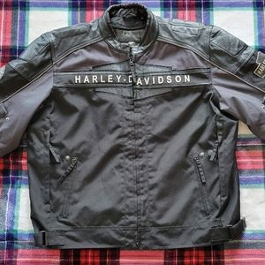 HARLEY DAVIDSON JACKET IN SIZE 2XL  BLACK WITH TAN LETTERING